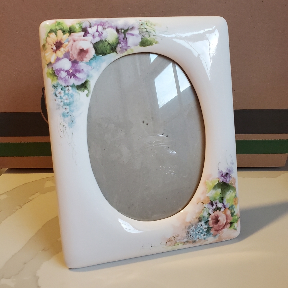 Terragrafics flower picture frame, 7" by 9"